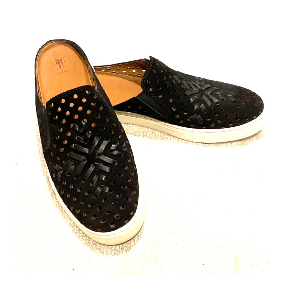 Frye Ivy Woven Perf Mule in Black